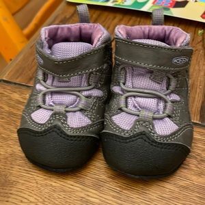 Baby keen slippers. 12 month. EUC, worn once. Gray with purple details.